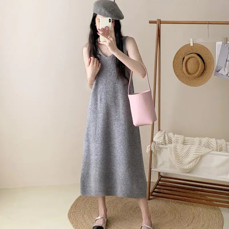 Slim-fit Cashmere Knitted Dress with Suspender Skirt