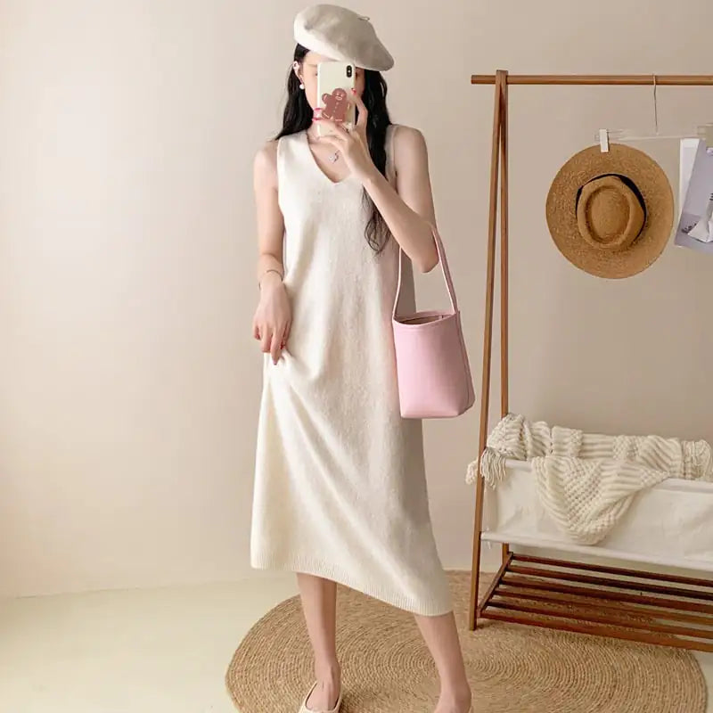 Slim-fit Cashmere Knitted Dress with Suspender Skirt